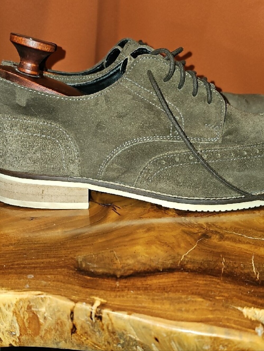 Claiborne Men's Gray Suede Wingtip Derby - Picture 7 of 13